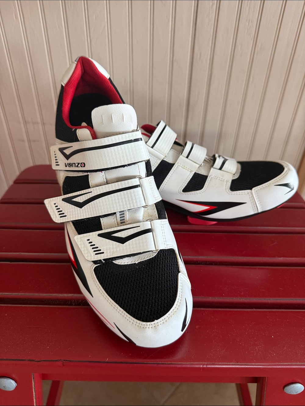 Venzo spin Men's White & Black Athletic Cycling Shoes. Size 12